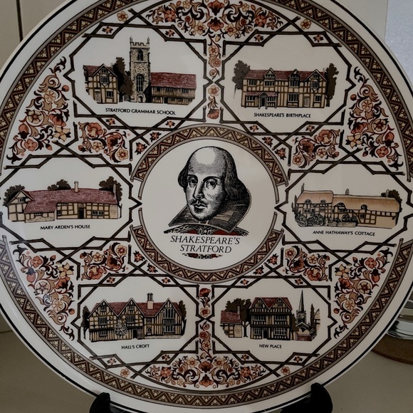10" plate Wedgewood Etruria & Barlaston features Shakespeare's Stratford 📚🖋️ - Picture 2 of 6